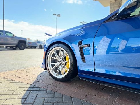 Used 2018 Cadillac CTS V w/ Luxury Package RWD image 8