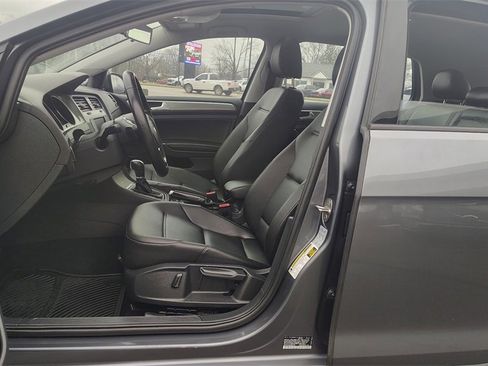 Used 2017 Volkswagen Golf SE image 7