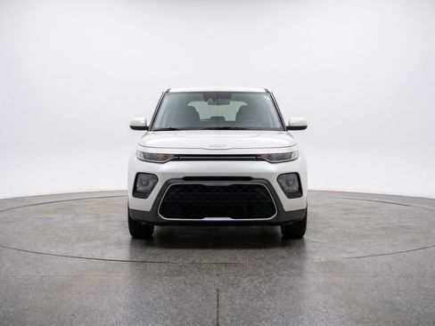 Used 2025 Kia Soul LX w/ LX Technology Package FWD image 2