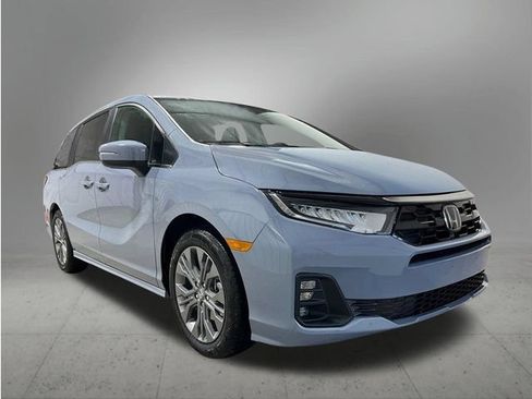 New 2026 Honda Odyssey Touring image 9