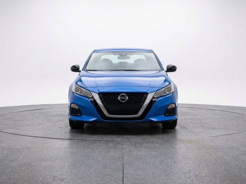 Used 2025 Nissan Altima 2.5 SV image 2