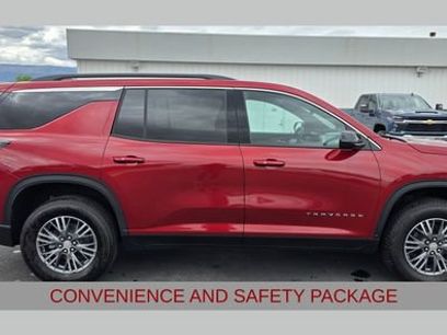 Used 2025 Chevrolet Traverse LT