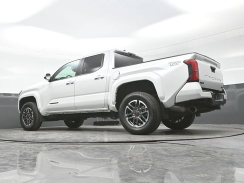 Used 2024 Toyota Tacoma TRD Sport AWD/4WD image 29