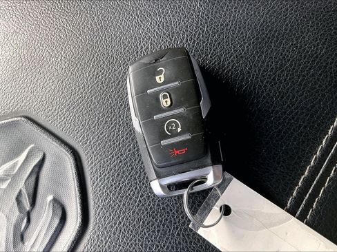 Used 2024 RAM 1500 Laramie image 10