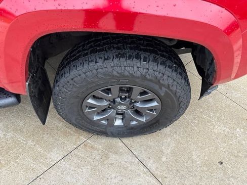 Used 2023 Toyota Tacoma SR5 AWD/4WD image 9