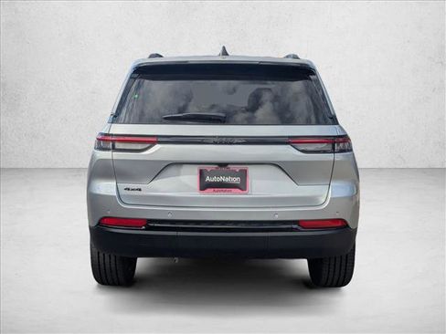 New 2025 Jeep Grand Cherokee Altitude image 8