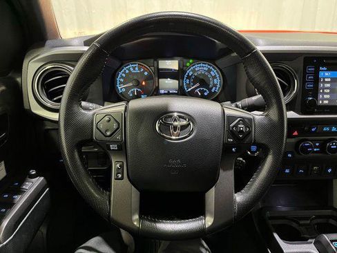 Certified 2016 Toyota Tacoma TRD Off-Road w/ Premium & Technology Package AWD/4WD image 16