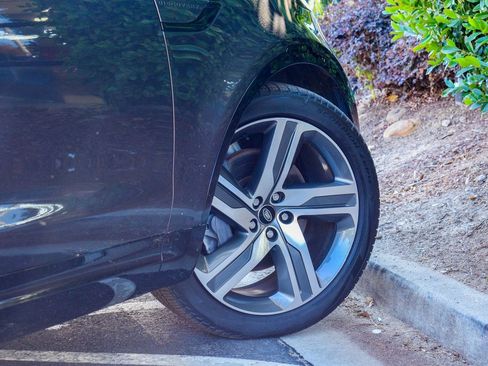 Used 2023 Land Rover Discovery HSE R-Dynamic image 17