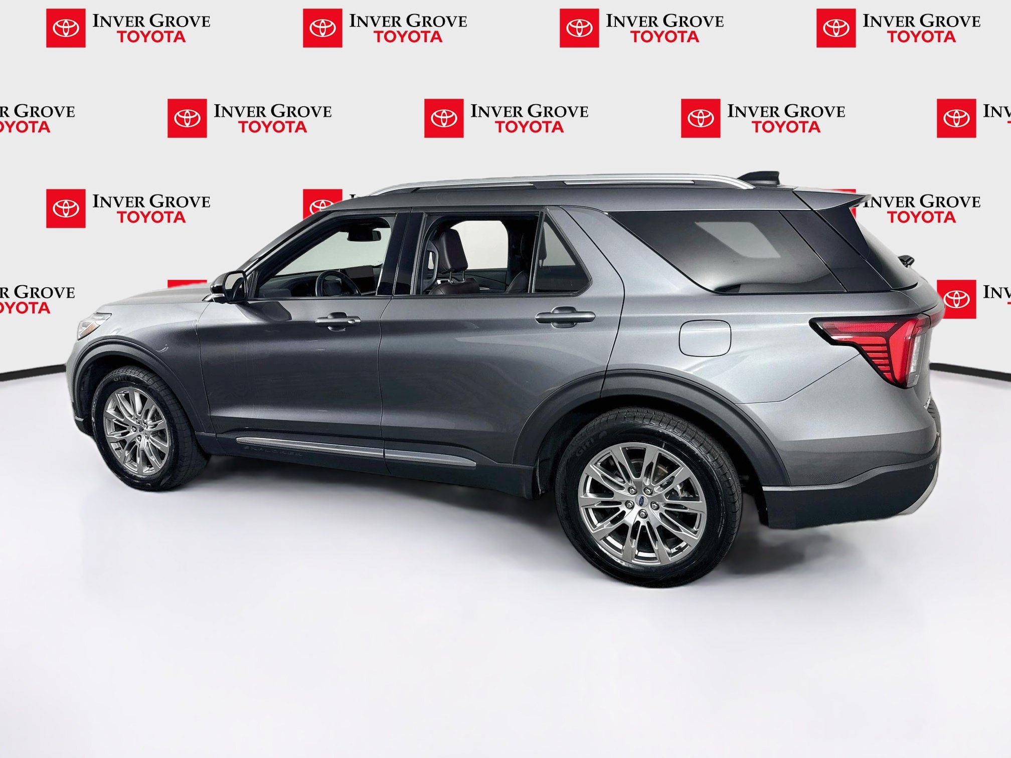 Used 2025 Ford Explorer Platinum AWD/4WD image 7