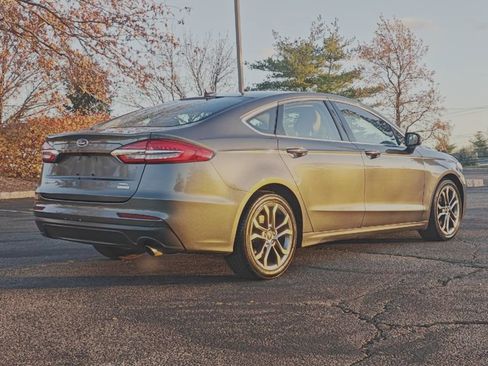 Used 2019 Ford Fusion SEL image 3