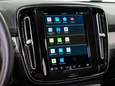 Used 2024 Volvo XC40 B5 Plus w/ Climate Package image 16