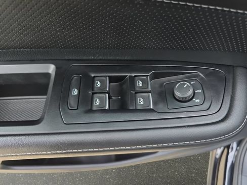 Used 2025 Volkswagen Atlas Cross Sport SE AWD/4WD image 31