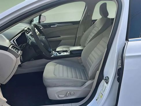 Used 2017 Ford Fusion SE image 28