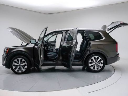 Used 2021 Kia Telluride EX w/ EX Premium Package FWD image 19