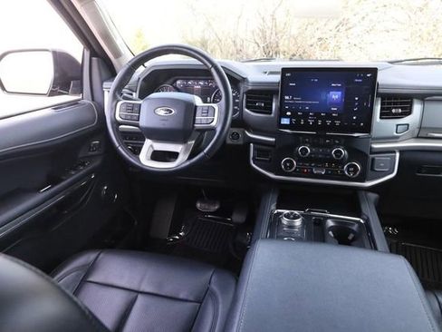 Used 2024 Ford Expedition Max XLT image 24