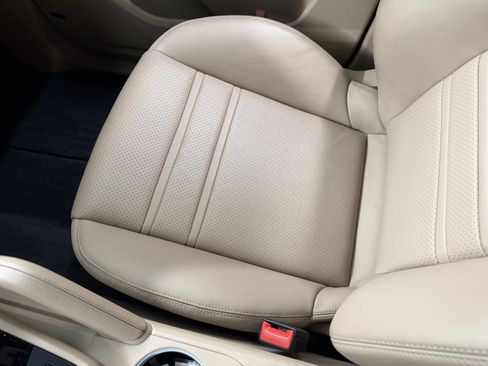 Certified 2023 Porsche Cayenne Platinum Edition image 56