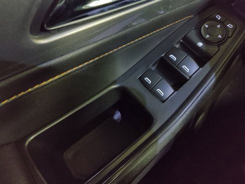 Used 2021 Chevrolet Traverse LS FWD image 27