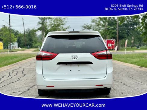 Used 2020 Toyota Sienna L FWD image 4