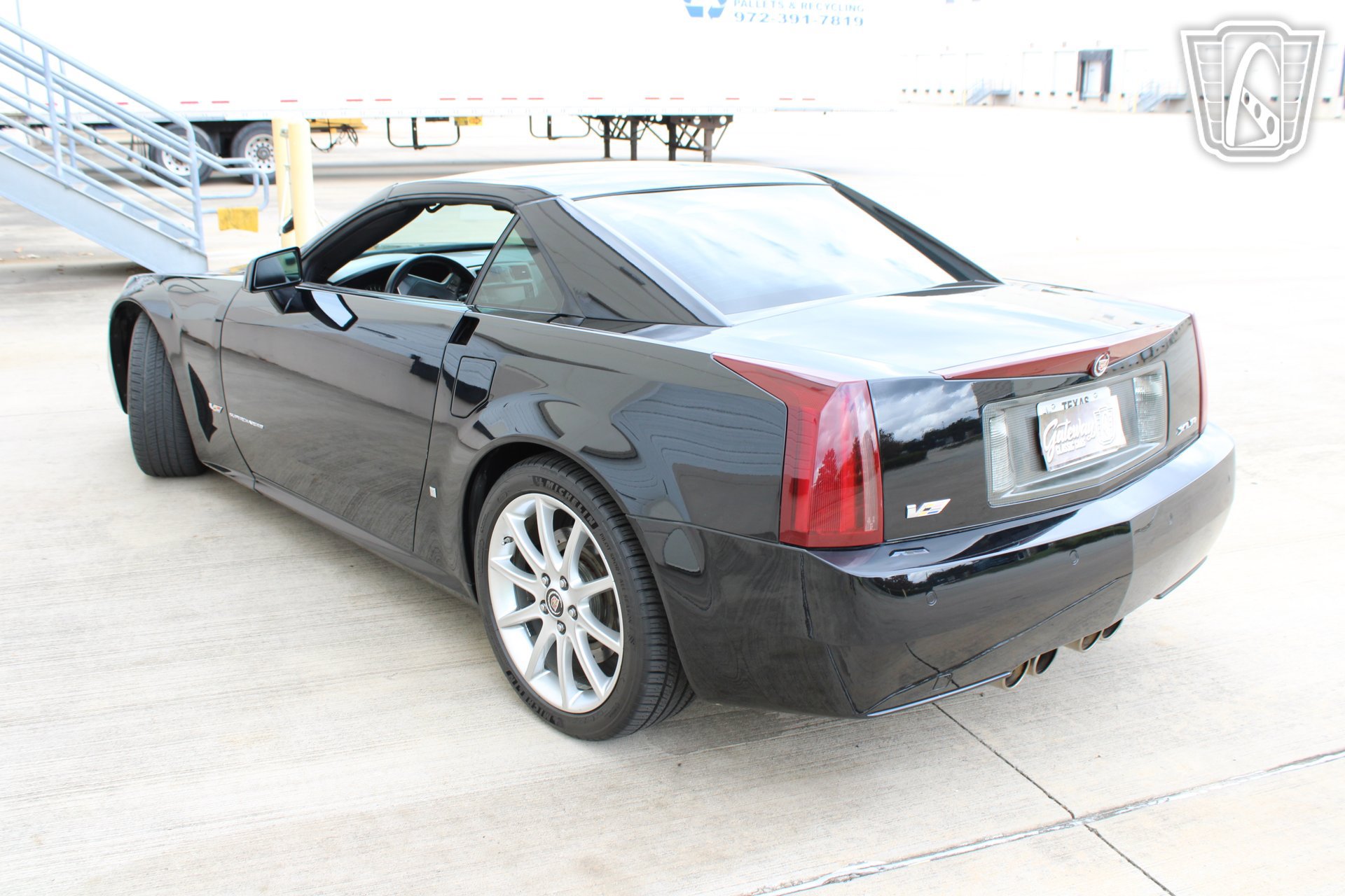 Used 2006 Cadillac XLR V RWD image 31