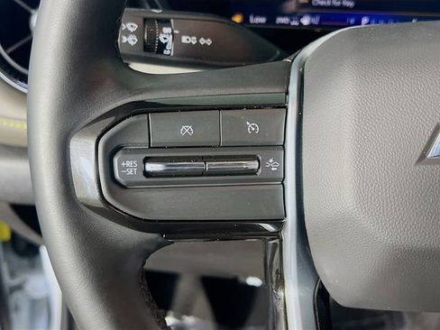 Used 2025 Chevrolet Colorado ZR2 w/ Technology Package AWD/4WD image 17