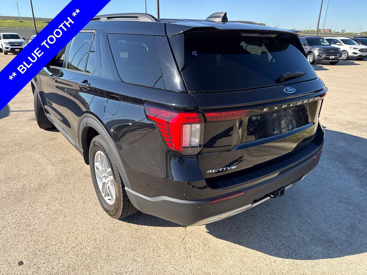 Used 2025 Ford Explorer Active w/ Active Comfort Package RWD image 8