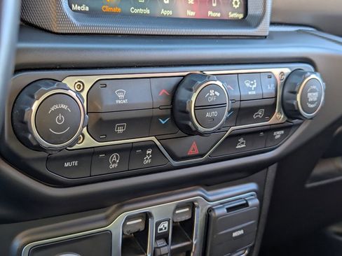 Used 2022 Jeep Gladiator Willys image 22