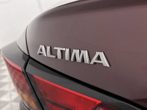 Used 2025 Nissan Altima 2.5 SV FWD image 33
