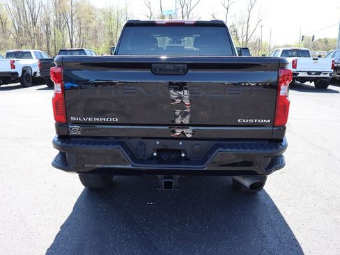 Used 2024 Chevrolet Silverado 2500 Custom w/ Custom Value Package image 19