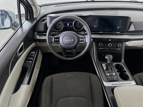Certified 2022 Kia Carnival LX image 4