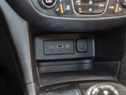 Used 2020 Chevrolet Equinox LT w/ Driver Convenience Package FWD image 19
