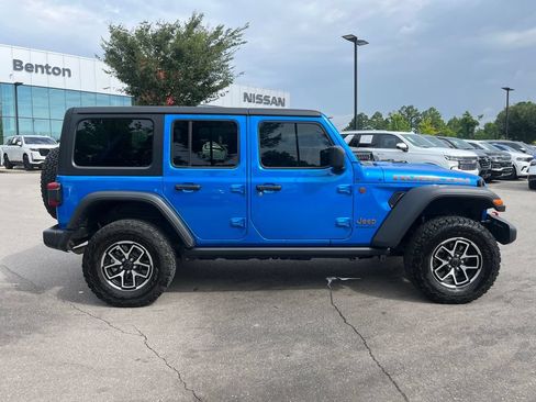 Used 2024 Jeep Wrangler Unlimited Rubicon w/ Convenience Group AWD/4WD image 7