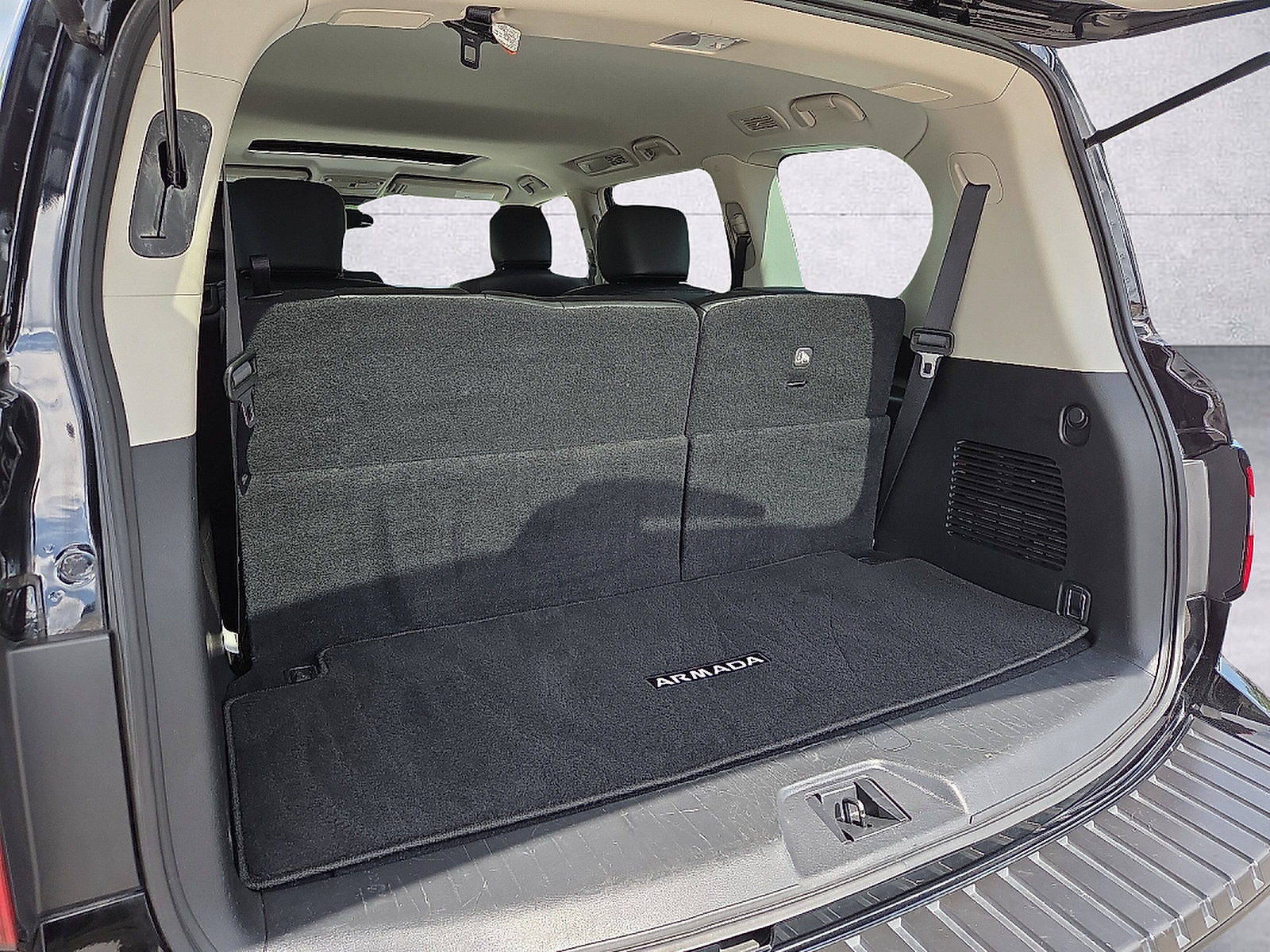Used 2022 Nissan Armada SL w/ Captain's Chairs Package AWD/4WD image 9