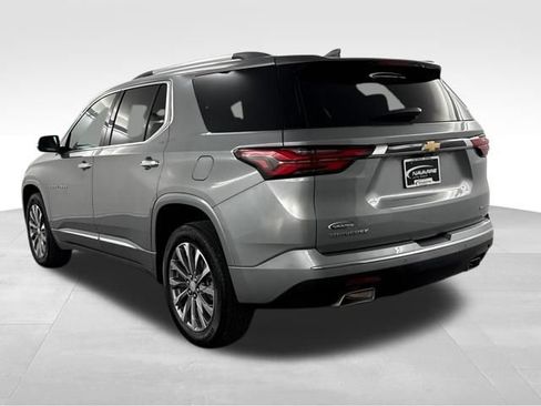 Used 2023 Chevrolet Traverse Premier FWD image 6