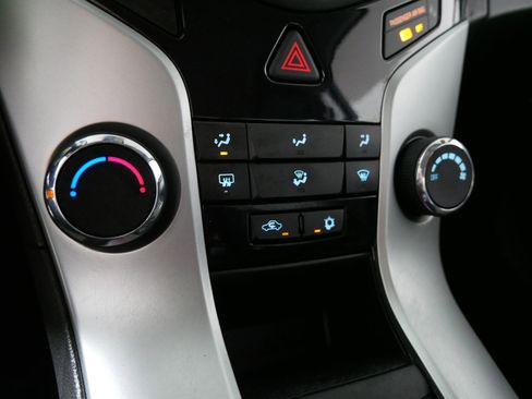 Used 2016 Chevrolet Cruze LS FWD image 23