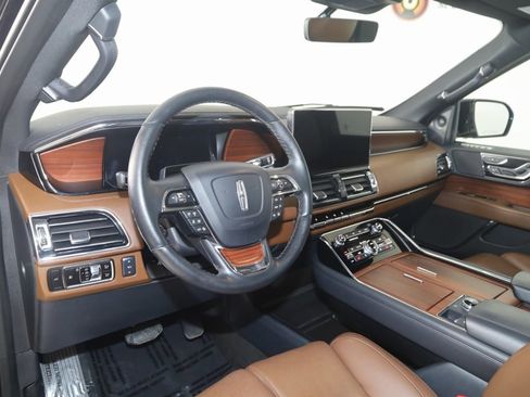 Used 2023 Lincoln Navigator Reserve image 28
