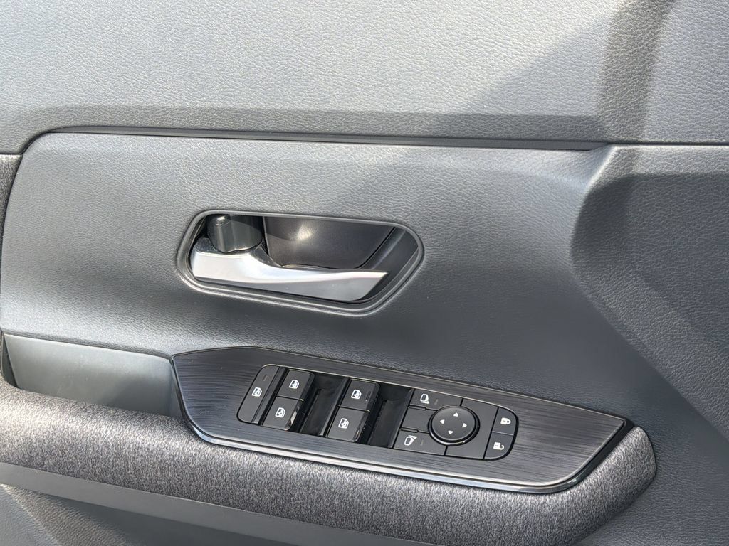 Used 2025 Nissan Kicks SV FWD image 13