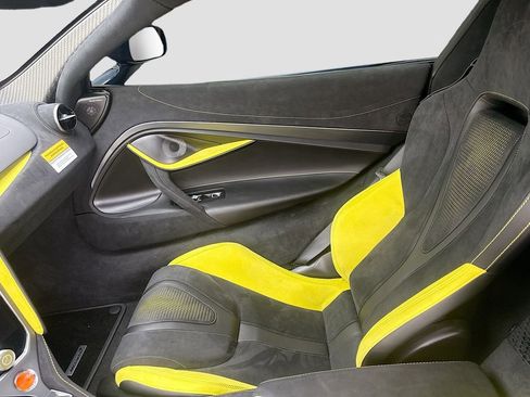 Used 2025 McLaren 750S Spider image 25