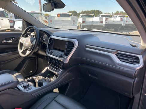 Used 2023 GMC Acadia SLT image 29