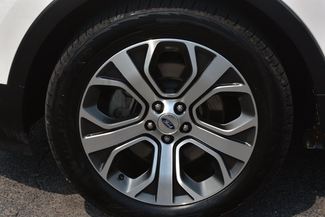 Used 2019 Ford Explorer Limited w/ Limited Luxury Package FWD image 11