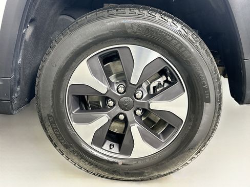 Used 2022 Jeep Grand Cherokee Limited 4xe image 11