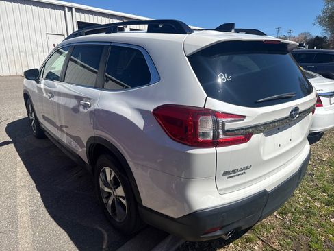 Used 2025 Subaru Ascent Premium image 3