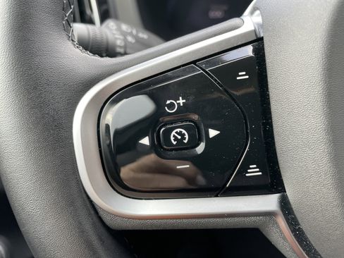 Used 2025 Volvo XC60 B5 Plus image 45