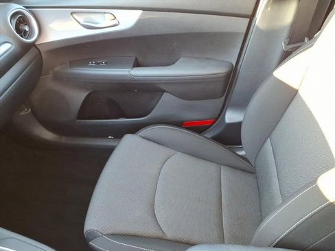 Used 2023 Kia Forte LXS image 31