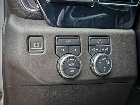 Certified 2024 GMC Sierra 1500 SLE w/ Preferred Package image 15