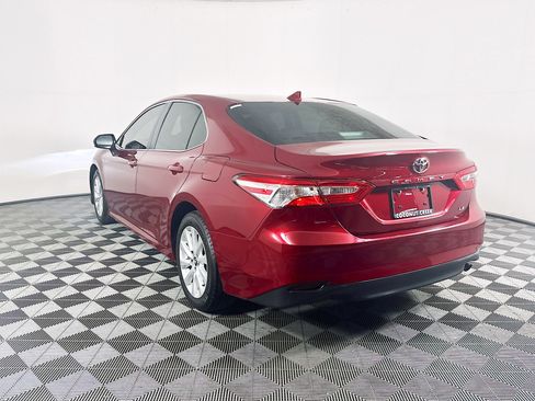 Used 2019 Toyota Camry LE image 5