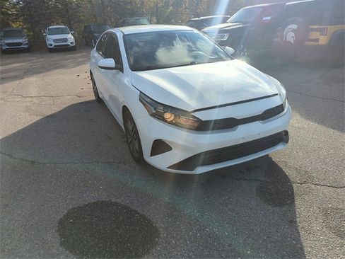 Used 2023 Kia Forte LXS image 3