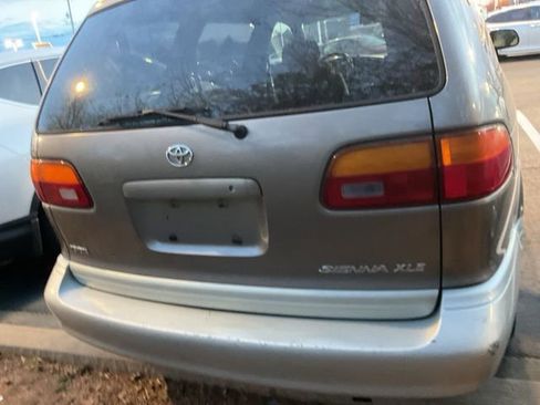 Used 1998 Toyota Sienna LE image 7