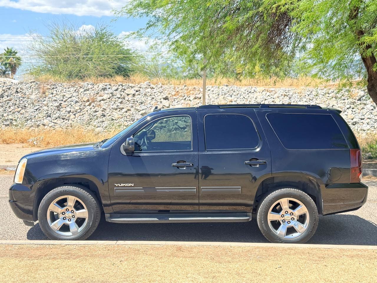 Used 2009 GMC Yukon SLE w/ Convenience Package RWD image 2