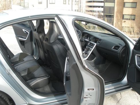 Used 2015 Volvo S60 T6 R-Design Platinum image 22