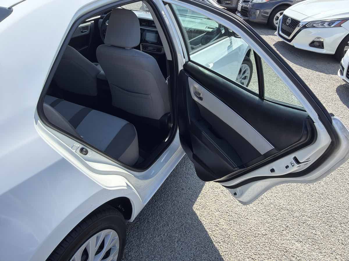 Used 2018 Toyota Corolla LE FWD image 23